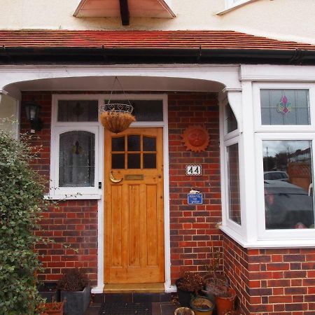 Morden Friendly Home In South London المظهر الخارجي الصورة
