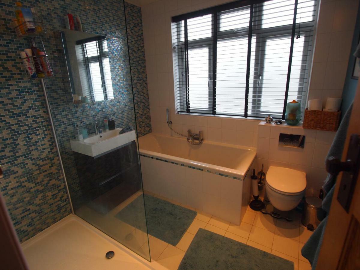 Morden Friendly Home In South London المظهر الخارجي الصورة