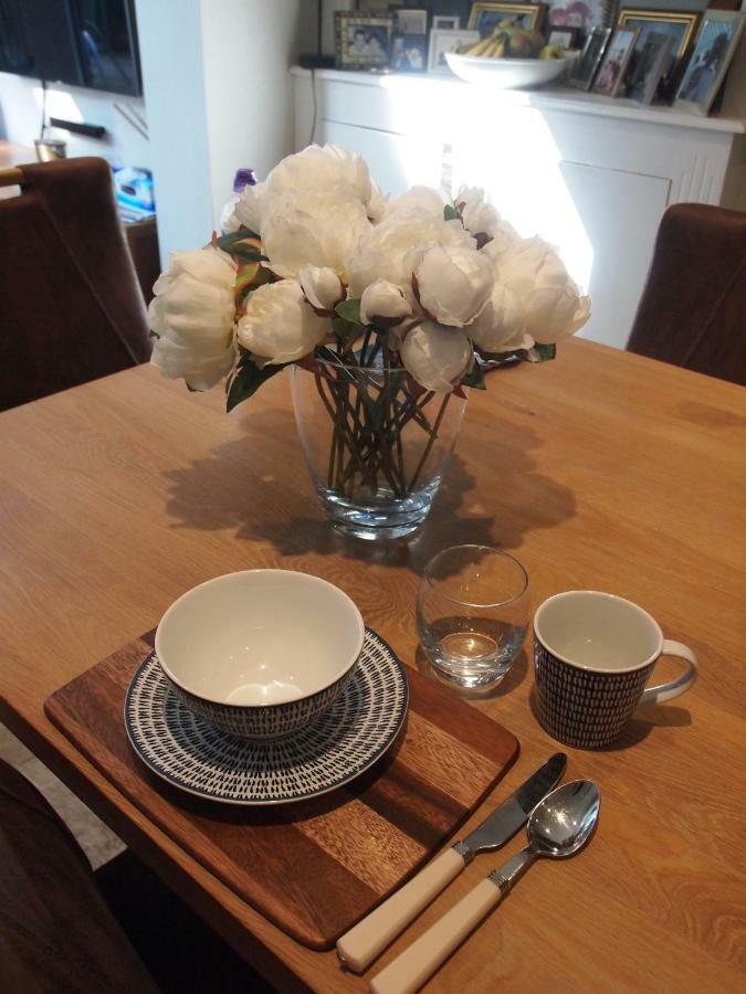 Morden Friendly Home In South London المظهر الخارجي الصورة